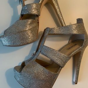 Michael Kors size 7 Silver heels